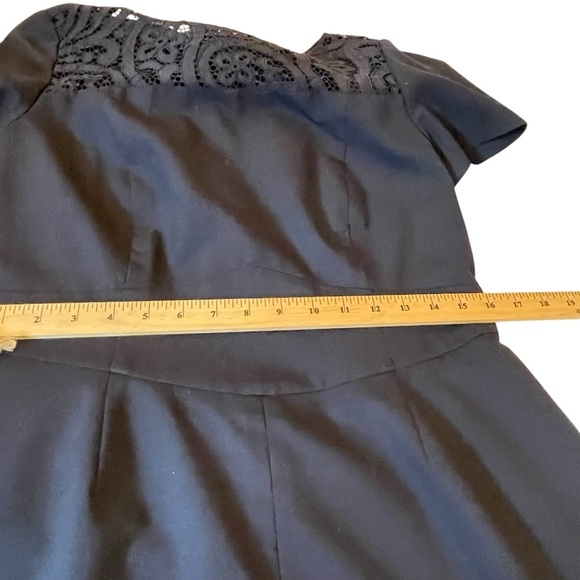 Brooks Brothers navy Fitted/Tailored Dress Lace Inserts-Size 12/More of a 10 - Picture 11 of 13